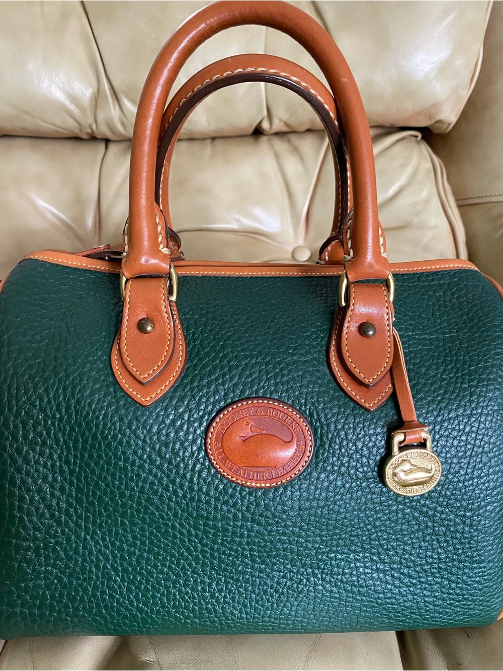 LKNW Dooney & Bourke Vintage R28 Satchel Top Handle All Weather Leather Ivy - Picture 3 of 16